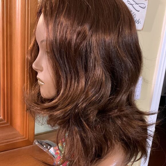 Brown wavy wig. Combs smoothly like hair.  Not sure if it's real/synthetic. - Picture 4 of 14